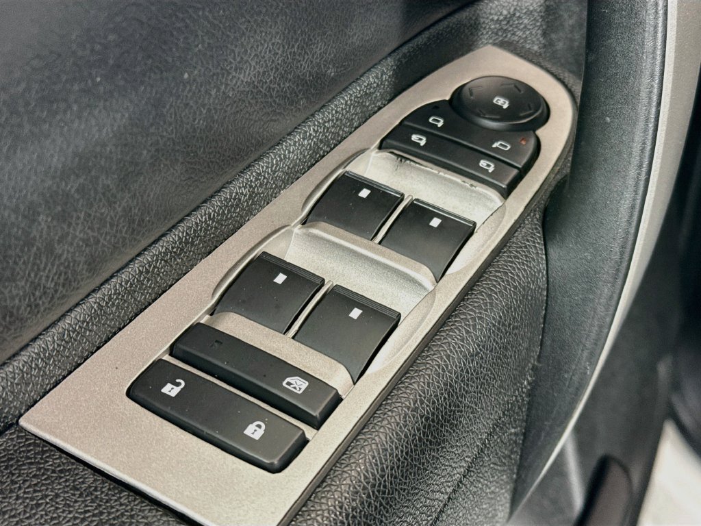 Used 2011 Chevrolet Silverado 1500 LT AWD/4WD image 16
