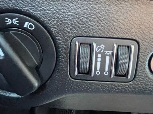 Used 2020 Dodge Challenger SXT RWD image 20