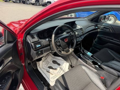 Used 2016 Honda Accord Sport image 9