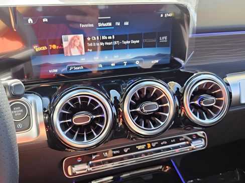 New 2026 Mercedes-Benz GLB 250 image 30