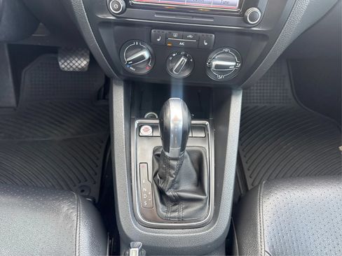Used 2015 Volkswagen Jetta SE FWD image 31