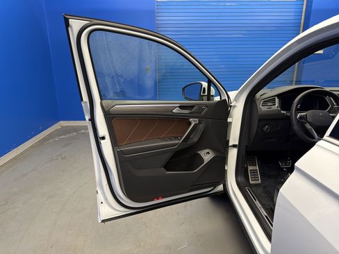 Used 2024 Volkswagen Tiguan SEL R-Line image 10