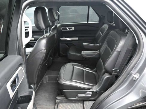 Used 2021 Ford Explorer XLT w/ Equipment Group 202A AWD/4WD image 14