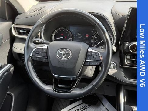 Used 2021 Toyota Highlander XLE AWD/4WD image 14