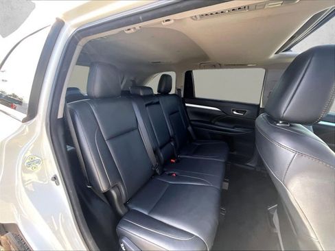 Used 2018 Toyota Highlander XLE image 27