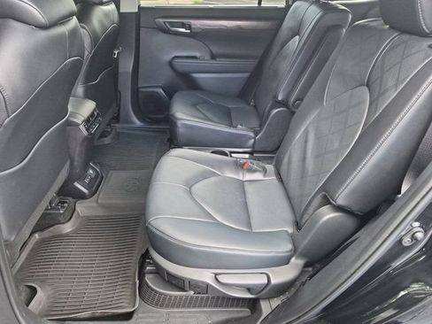Certified 2026 Toyota Highlander Platinum AWD/4WD image 17