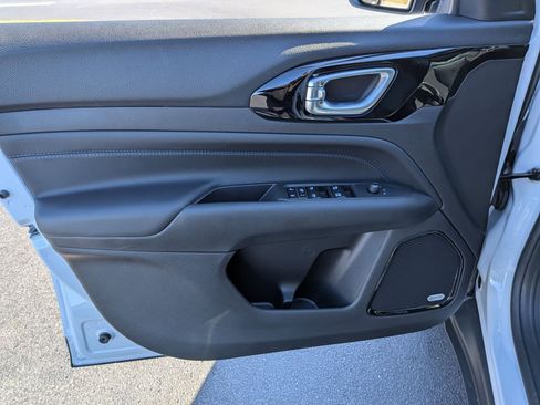 New 2026 Jeep Compass Latitude w/ Sun and Sound Group image 10