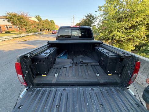Used 2011 Nissan Frontier SV w/ SV Premium Utility Pkg AWD/4WD image 18