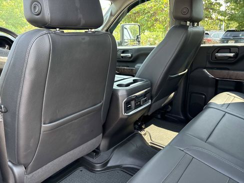 Used 2022 GMC Sierra 3500 Denali w/ Denali Black Diamond Edition AWD/4WD image 32
