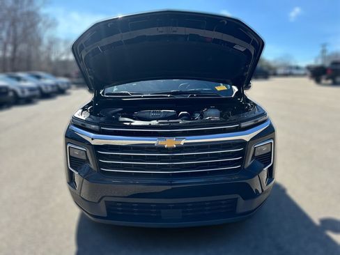 Used 2025 Chevrolet Traverse LT w/ Sun and Wheel Package AWD/4WD image 11