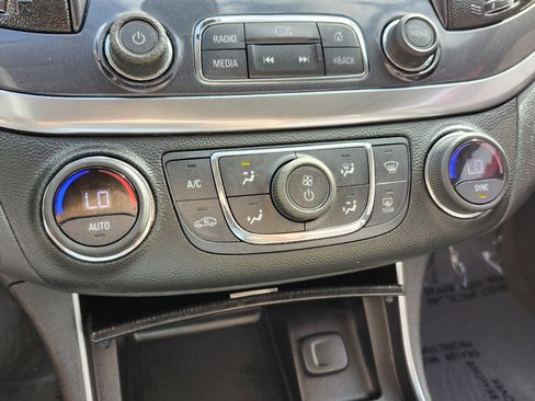 Used 2017 Chevrolet Impala LT image 24