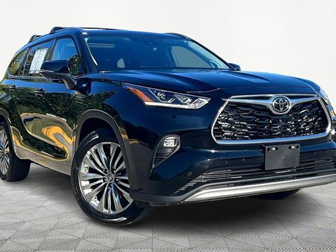 Used 2025 Toyota Highlander Platinum image 12