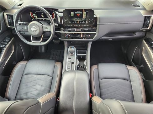 Used 2024 Nissan Pathfinder Platinum image 26