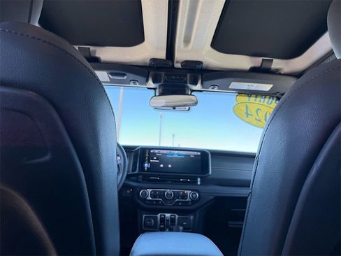 Used 2024 Jeep Gladiator Sport image 15