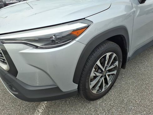 Used 2025 Toyota Corolla Cross XLE w/ Convenience Package AWD/4WD image 8