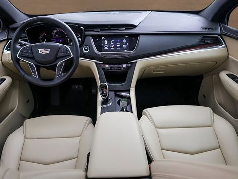 Used 2018 Cadillac XT5 Luxury w/ Driver Awareness Package image 22