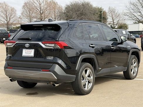 Used 2020 Toyota RAV4 Limited image 4