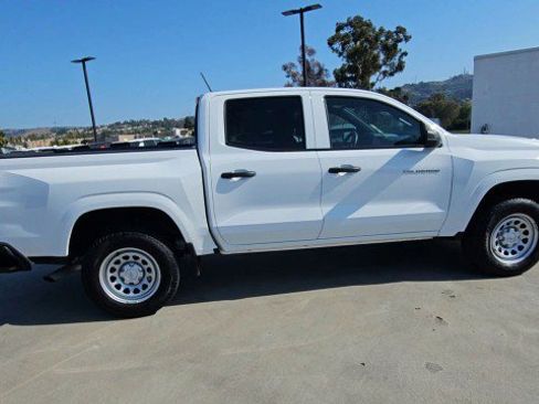 Used 2025 Chevrolet Colorado W/T RWD image 9