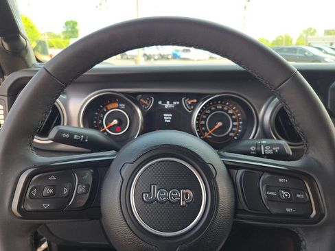 Used 2023 Jeep Gladiator Sport AWD/4WD image 35