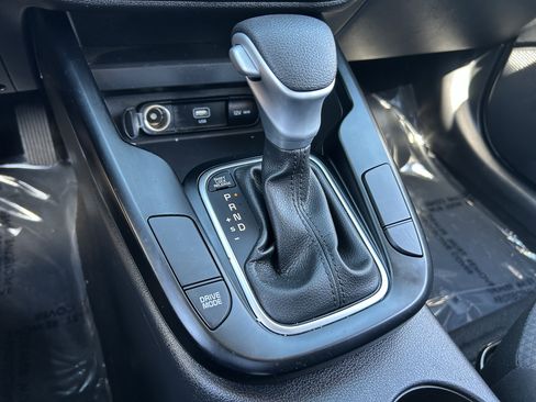 Certified 2025 Kia Soul LX w/ LX Technology Package FWD image 25