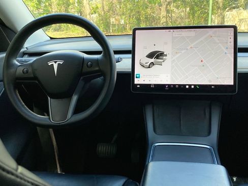 Used 2022 Tesla Model Y Long Range image 23