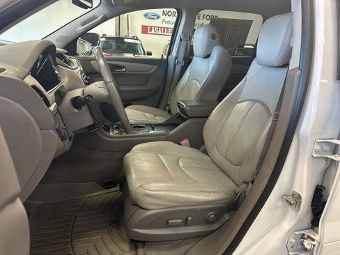 Used 2016 Chevrolet Traverse LT image 4