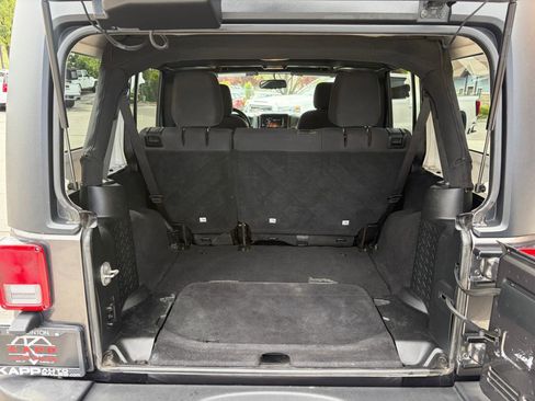 Used 2018 Jeep Wrangler Unlimited Sport S AWD/4WD image 6