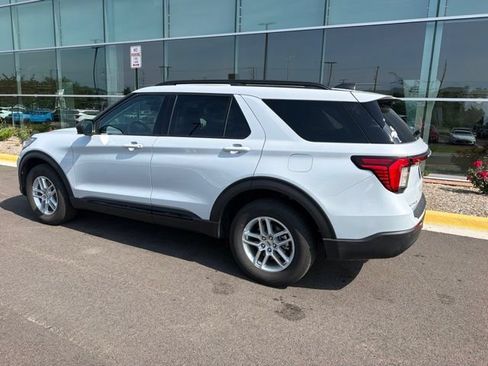 Used 2026 Ford Explorer Active AWD/4WD image 15