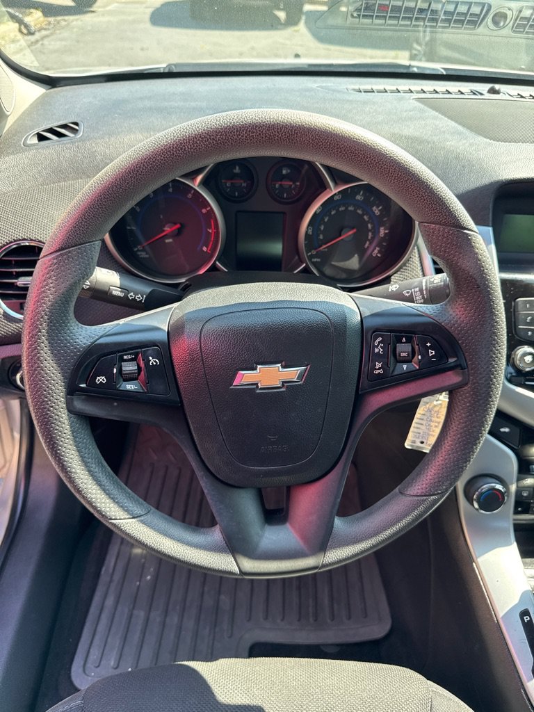 Used 2016 Chevrolet Cruze LT w/ Sun And Sound Package FWD image 8