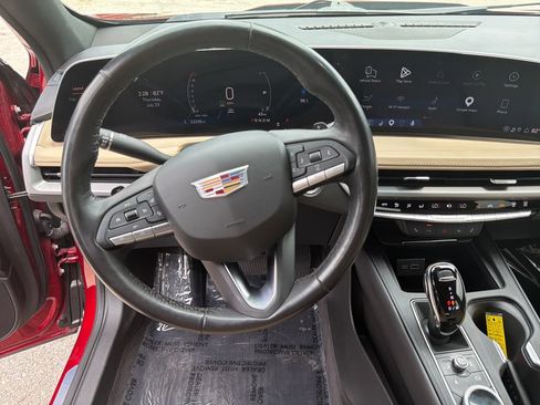 Used 2024 Cadillac XT4 Luxury w/ Cold Weather Package FWD image 14