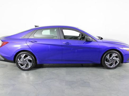 Certified 2025 Hyundai Elantra Sport image 15