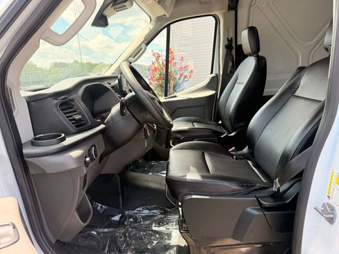 Used 2023 Ford Transit 250 Medium Roof image 12