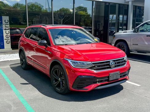 Used 2024 Volkswagen Tiguan SE R-Line AWD/4WD image 1