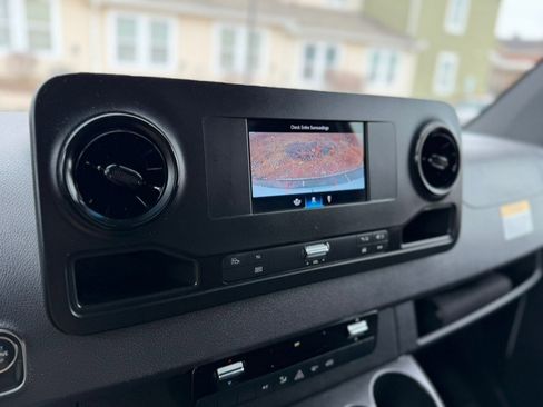 Used 2024 Mercedes-Benz Sprinter 2500 image 31