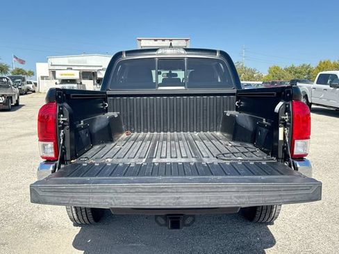 Used 2017 Toyota Tacoma SR5 RWD image 22