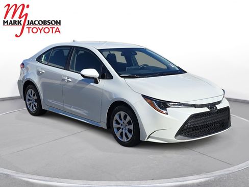 Used 2021 Toyota Corolla LE image 5