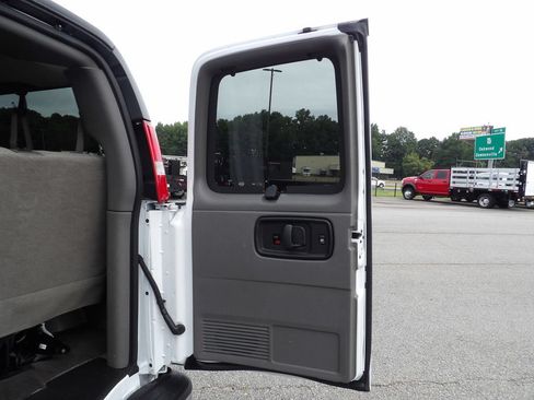 Used 2025 Chevrolet Express 3500 LT w/ LT Preferred Equipment Group RWD image 52