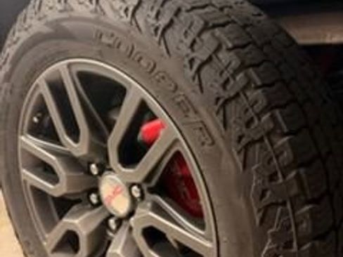 Used 2022 GMC Sierra 1500 AT4 w/ AT4 Premium Package image 9