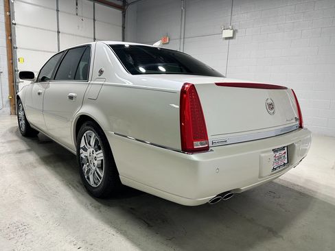 Used 2011 Cadillac DTS Platinum FWD image 21