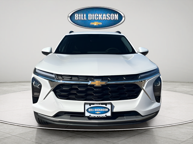 Used 2025 Chevrolet Trax LT FWD image 2