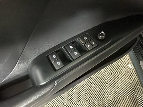Used 2019 Toyota Camry LE FWD image 10