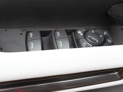 Used 2025 GMC Hummer EV 2X AWD/4WD image 9