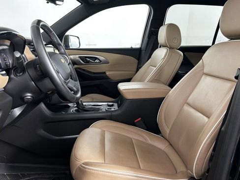 Used 2023 Chevrolet Traverse Premier AWD/4WD image 18