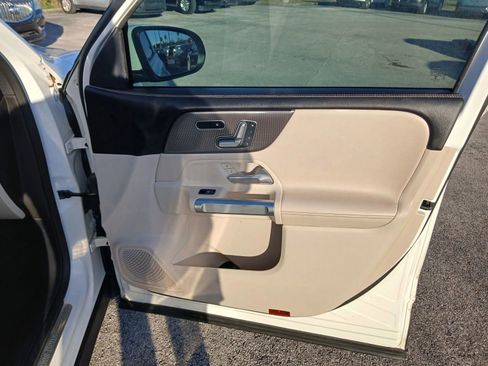 Used 2021 Mercedes-Benz GLB 250 GLB 250 Sport Utility 4D w/ Premium Package image 15