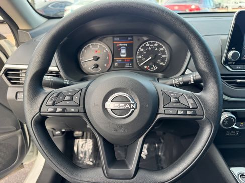 Used 2025 Nissan Altima 2.5 S image 23