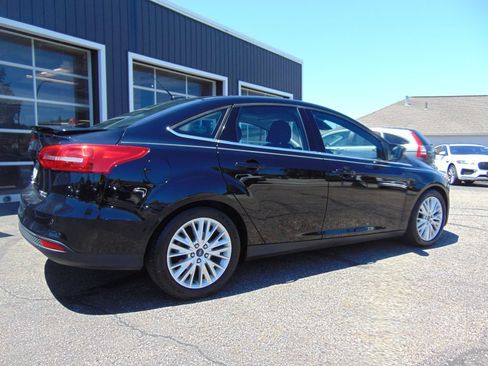 Used 2016 Ford Focus Titanium w/ Titanium Technology Package FWD image 9
