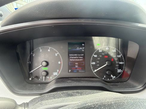 Used 2024 Toyota Corolla SE FWD image 5