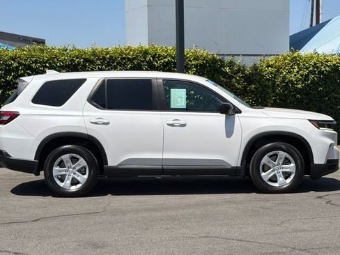 Certified 2024 Honda Pilot LX image 3