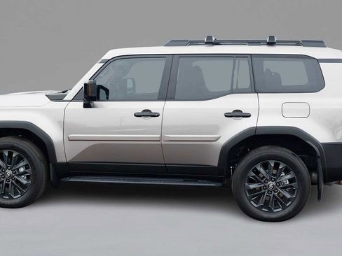 Used 2025 Toyota Land Cruiser image 7