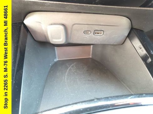 Used 2025 Chevrolet Trax LT FWD image 24